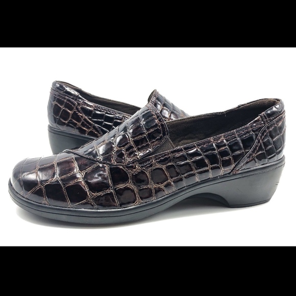 clarks croco embossed slip on loafers